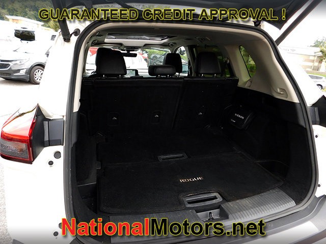 Nissan Rogue Vehicle Full-screen Gallery Image 11