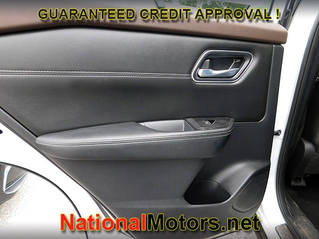 Nissan Rogue Vehicle Full-screen Gallery Image 14