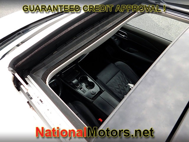 Nissan Rogue Vehicle Full-screen Gallery Image 17
