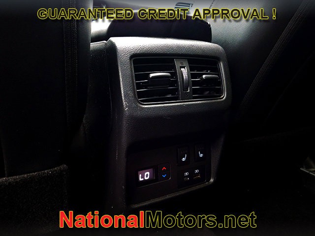 Nissan Rogue Vehicle Full-screen Gallery Image 18