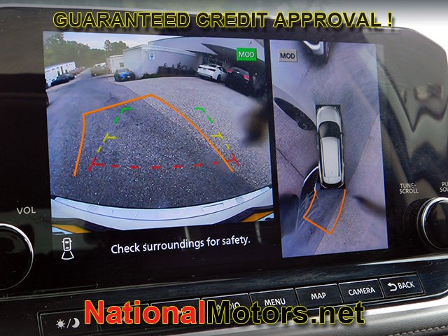 Nissan Rogue Vehicle Full-screen Gallery Image 23