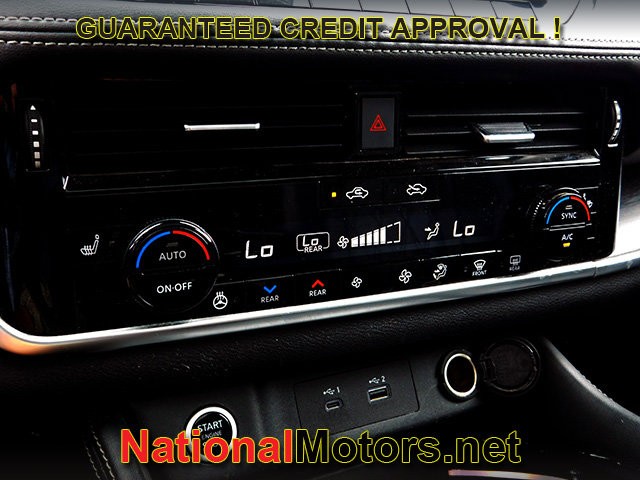 Nissan Rogue Vehicle Full-screen Gallery Image 24