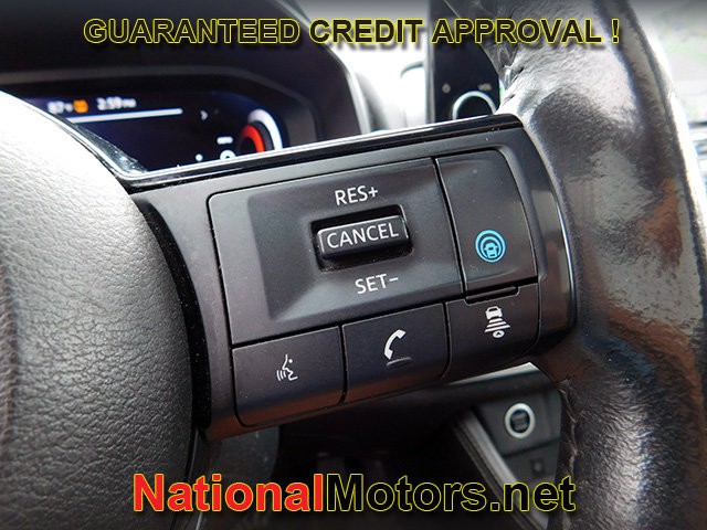 Nissan Rogue Vehicle Full-screen Gallery Image 26