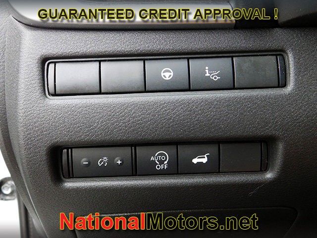 Nissan Rogue Vehicle Full-screen Gallery Image 29