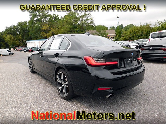 BMW 3 Series Vehicle Full-screen Gallery Image 03