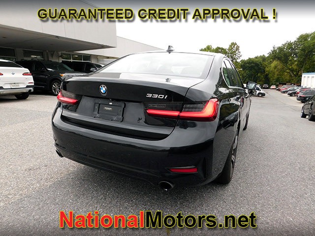 BMW 3 Series Vehicle Full-screen Gallery Image 04