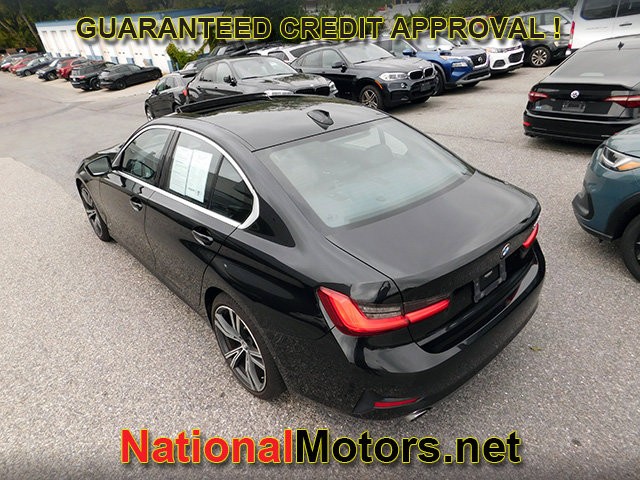 BMW 3 Series Vehicle Full-screen Gallery Image 05