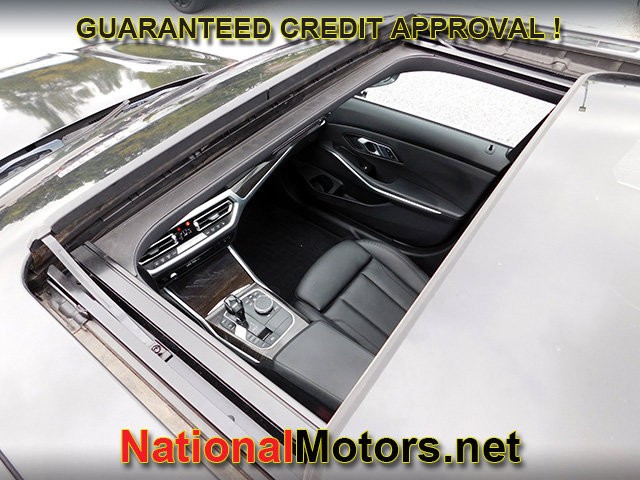 BMW 3 Series Vehicle Full-screen Gallery Image 06