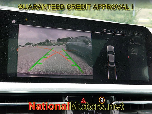 BMW 3 Series Vehicle Full-screen Gallery Image 15