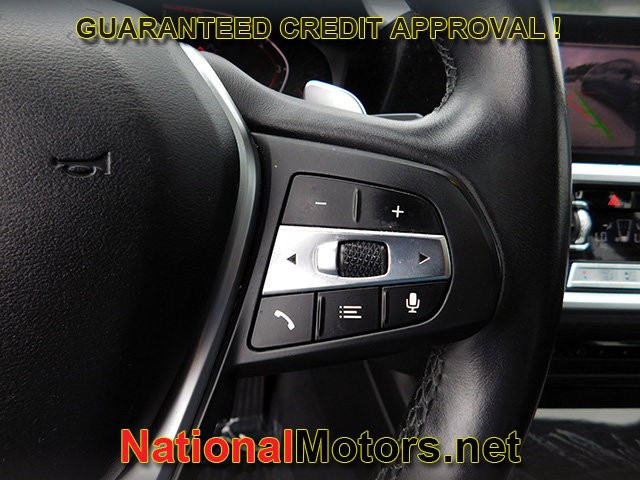 BMW 3 Series Vehicle Full-screen Gallery Image 18