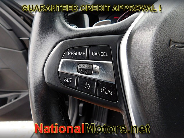 BMW 3 Series Vehicle Full-screen Gallery Image 19