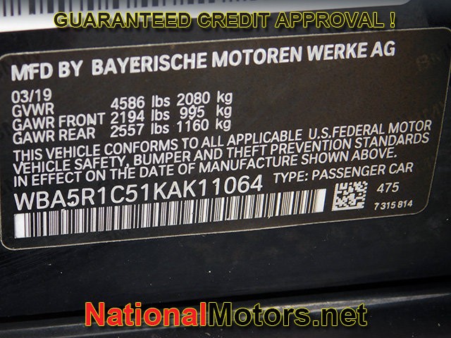 BMW 3 Series Vehicle Full-screen Gallery Image 21