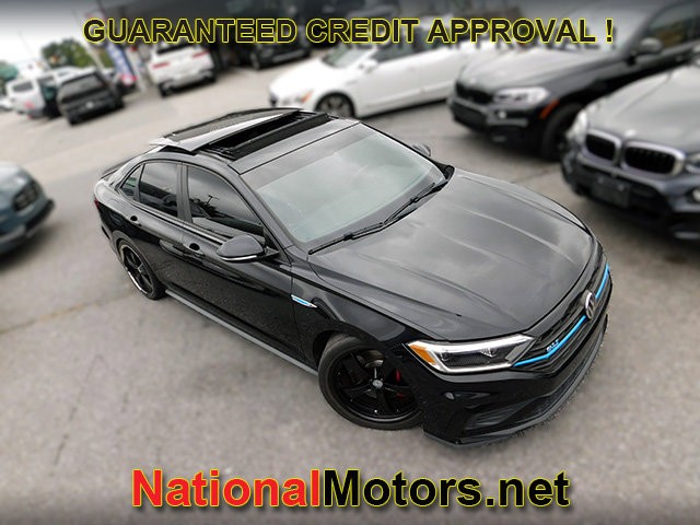 Volkswagen Jetta GLI Vehicle Full-screen Gallery Image 02