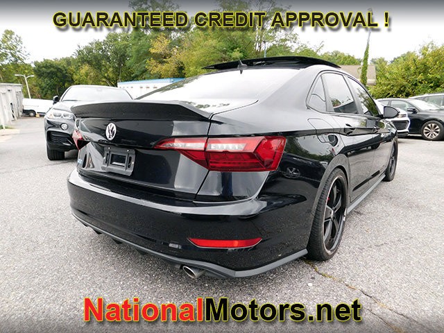 Volkswagen Jetta GLI Vehicle Full-screen Gallery Image 04