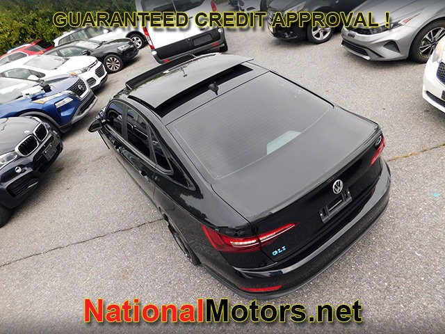 Volkswagen Jetta GLI Vehicle Full-screen Gallery Image 05