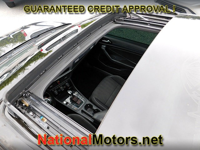 Volkswagen Jetta GLI Vehicle Full-screen Gallery Image 06