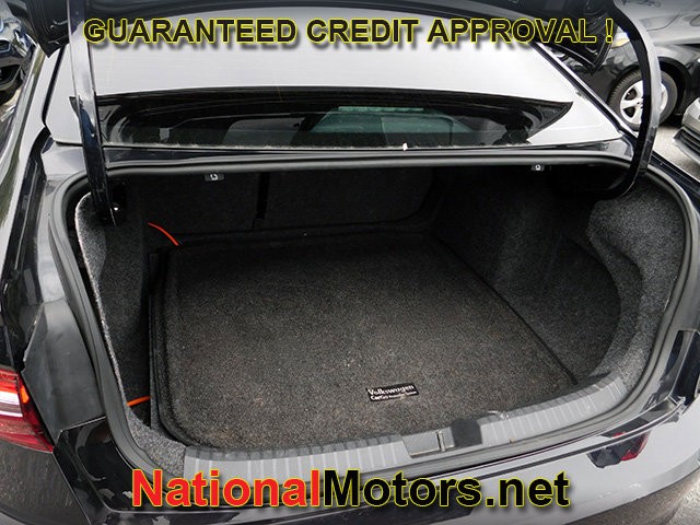 Volkswagen Jetta GLI Vehicle Full-screen Gallery Image 07