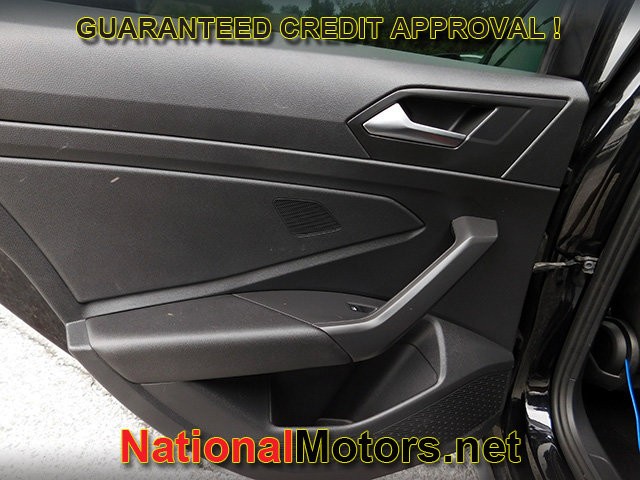 Volkswagen Jetta GLI Vehicle Full-screen Gallery Image 08