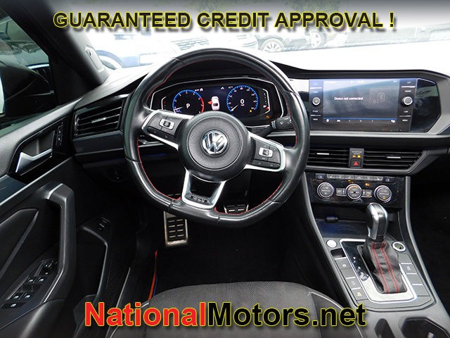 Volkswagen Jetta GLI Vehicle Full-screen Gallery Image 10