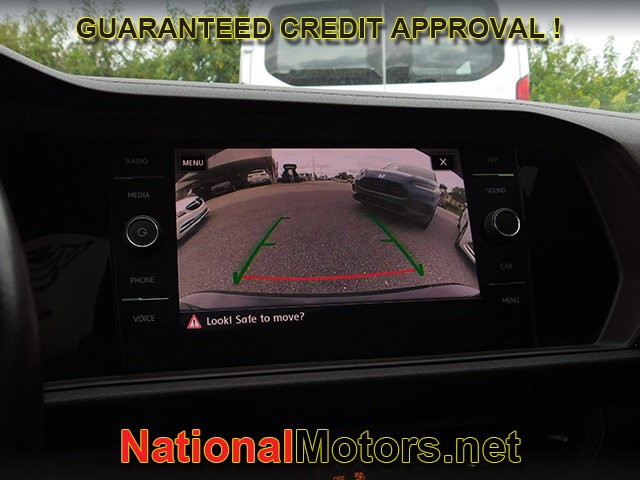 Volkswagen Jetta GLI Vehicle Full-screen Gallery Image 14