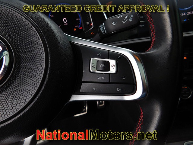 Volkswagen Jetta GLI Vehicle Full-screen Gallery Image 16
