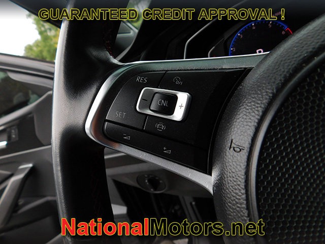 Volkswagen Jetta GLI Vehicle Full-screen Gallery Image 17