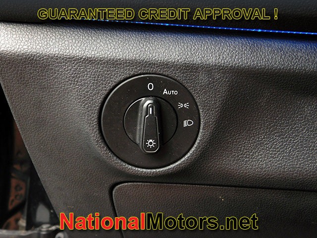Volkswagen Jetta GLI Vehicle Full-screen Gallery Image 19