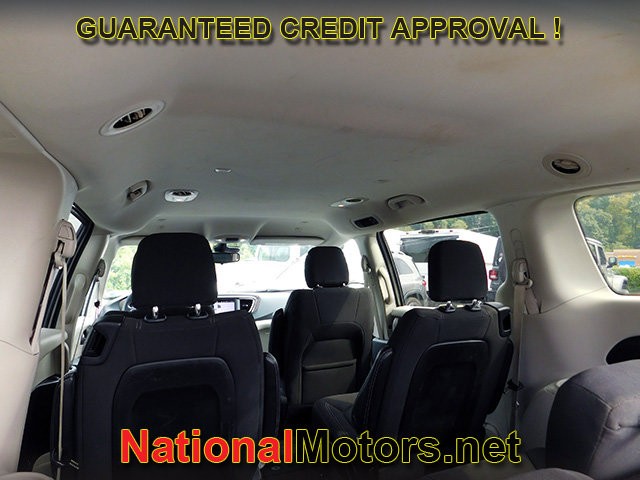 Chrysler Voyager Vehicle Full-screen Gallery Image 08