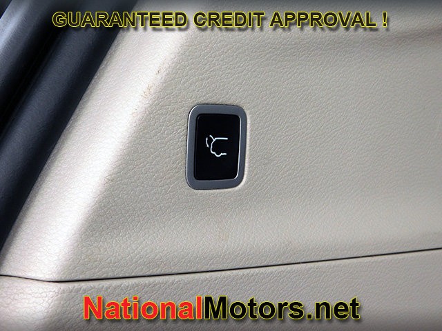 Chrysler Voyager Vehicle Full-screen Gallery Image 09