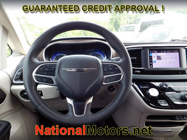 Chrysler Voyager Vehicle Full-screen Gallery Image 11