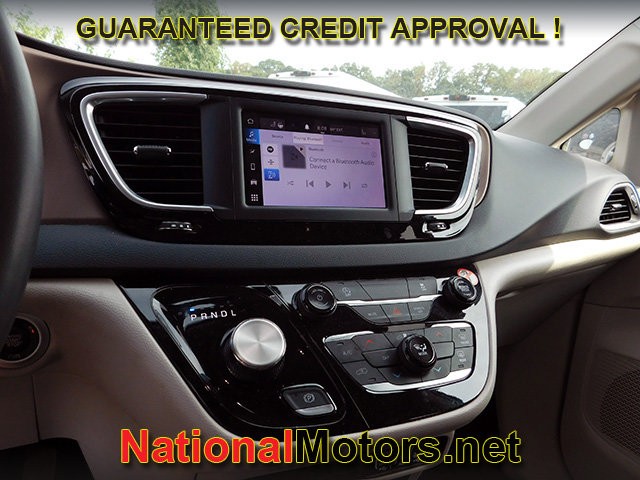 Chrysler Voyager Vehicle Full-screen Gallery Image 15