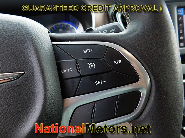 Chrysler Voyager Vehicle Full-screen Gallery Image 18
