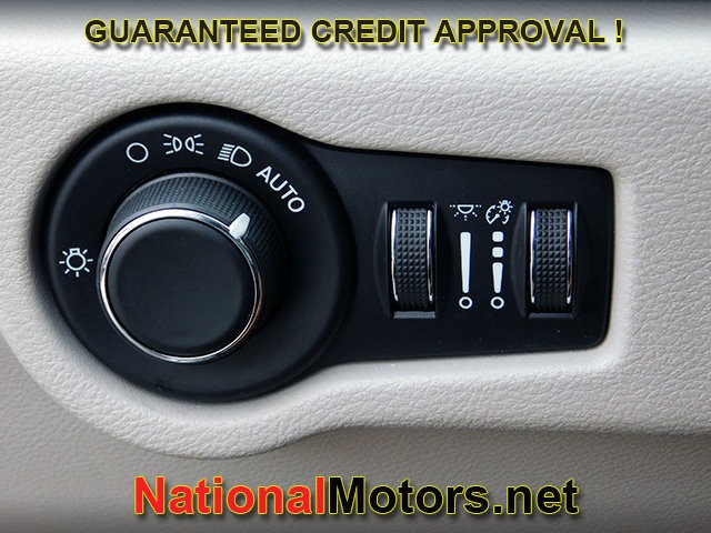 Chrysler Voyager Vehicle Full-screen Gallery Image 21