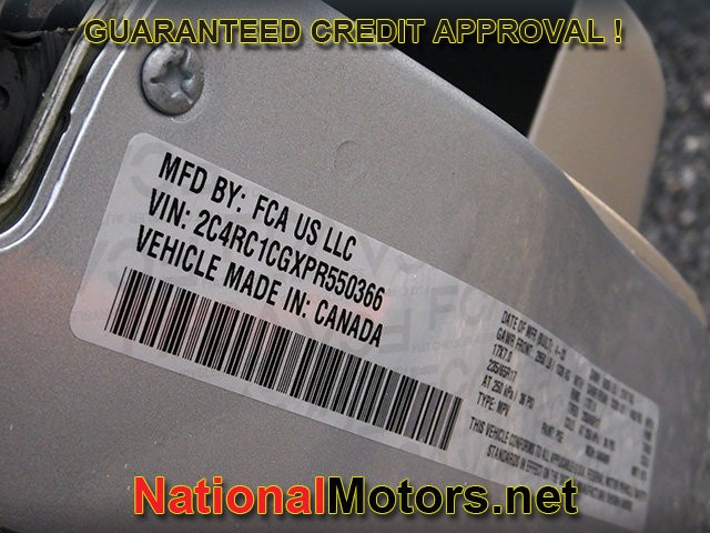 Chrysler Voyager Vehicle Full-screen Gallery Image 22