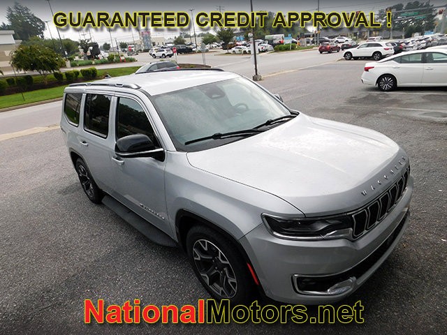 Jeep Wagoneer Vehicle Full-screen Gallery Image 02