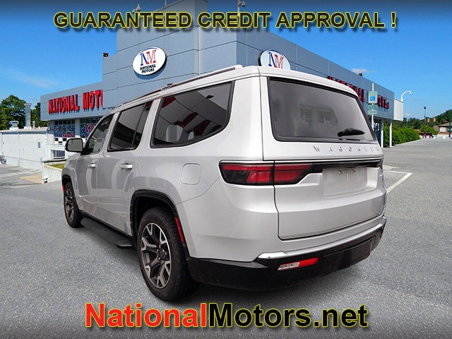 Jeep Wagoneer Vehicle Full-screen Gallery Image 06