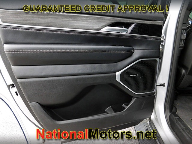 Jeep Wagoneer Vehicle Full-screen Gallery Image 08