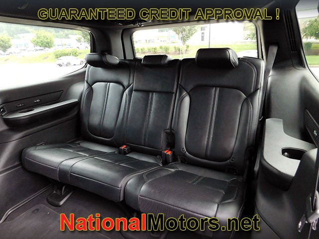 Jeep Wagoneer Vehicle Full-screen Gallery Image 10