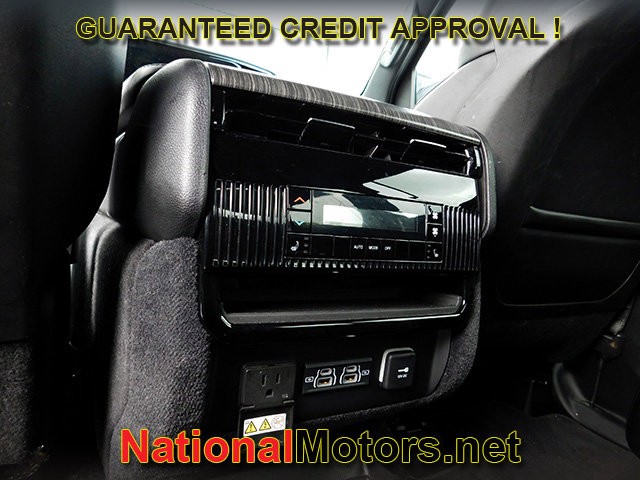 Jeep Wagoneer Vehicle Full-screen Gallery Image 12