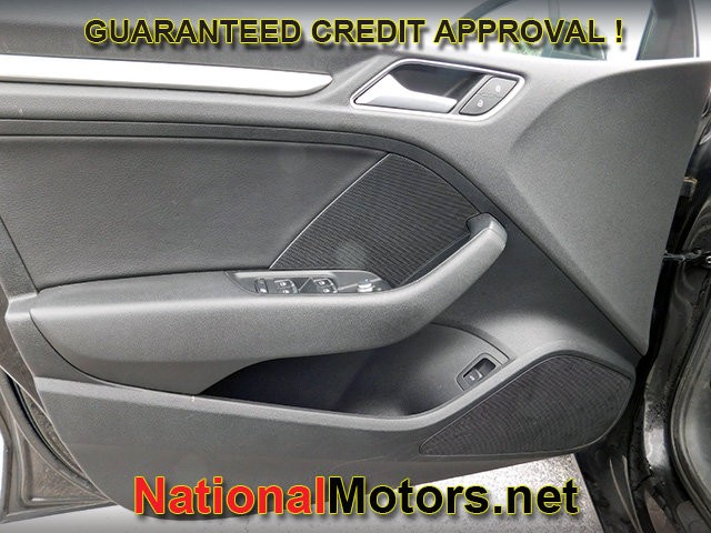Audi A3 Vehicle Full-screen Gallery Image 14