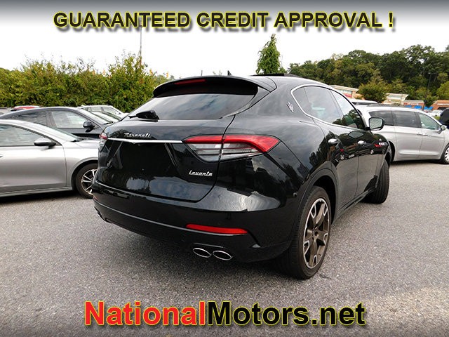 Maserati Levante Vehicle Full-screen Gallery Image 06