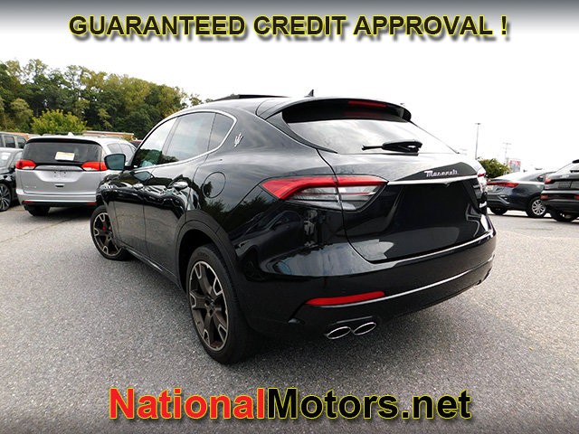 Maserati Levante Vehicle Full-screen Gallery Image 07