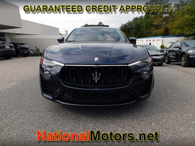 Maserati Levante Vehicle Full-screen Gallery Image 03