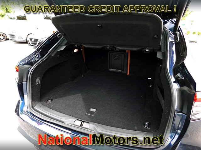 Maserati Levante Vehicle Full-screen Gallery Image 08
