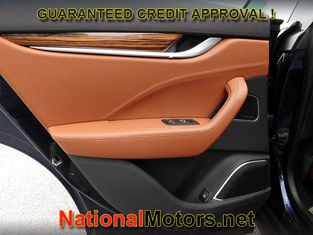 Maserati Levante Vehicle Full-screen Gallery Image 11