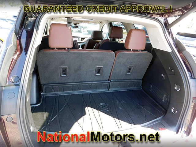 Buick Enclave Vehicle Full-screen Gallery Image 10