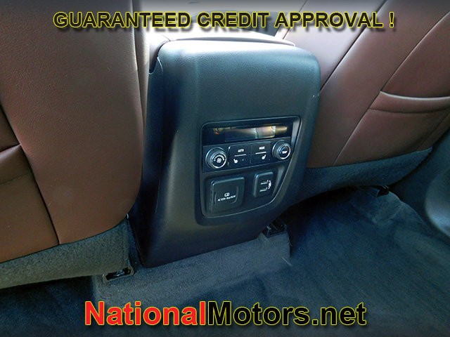 Buick Enclave Vehicle Full-screen Gallery Image 17