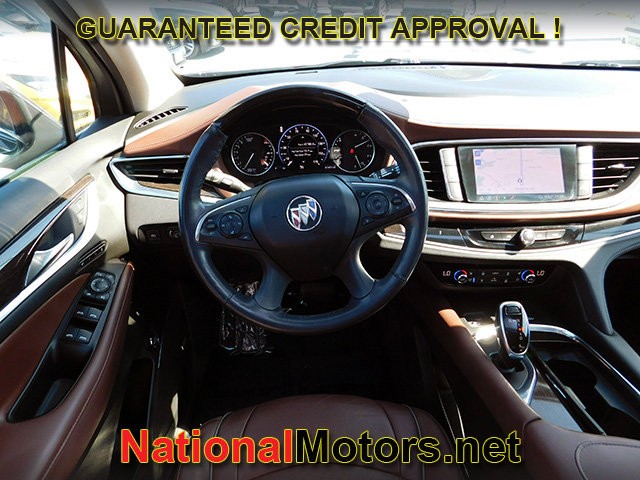 Buick Enclave Vehicle Full-screen Gallery Image 18