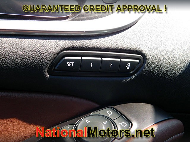 Buick Enclave Vehicle Full-screen Gallery Image 22