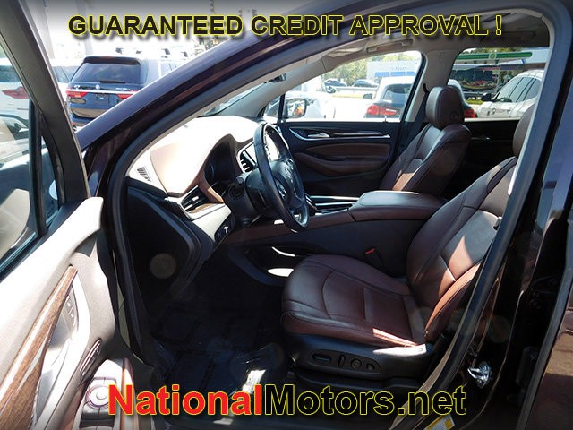 Buick Enclave Vehicle Full-screen Gallery Image 24